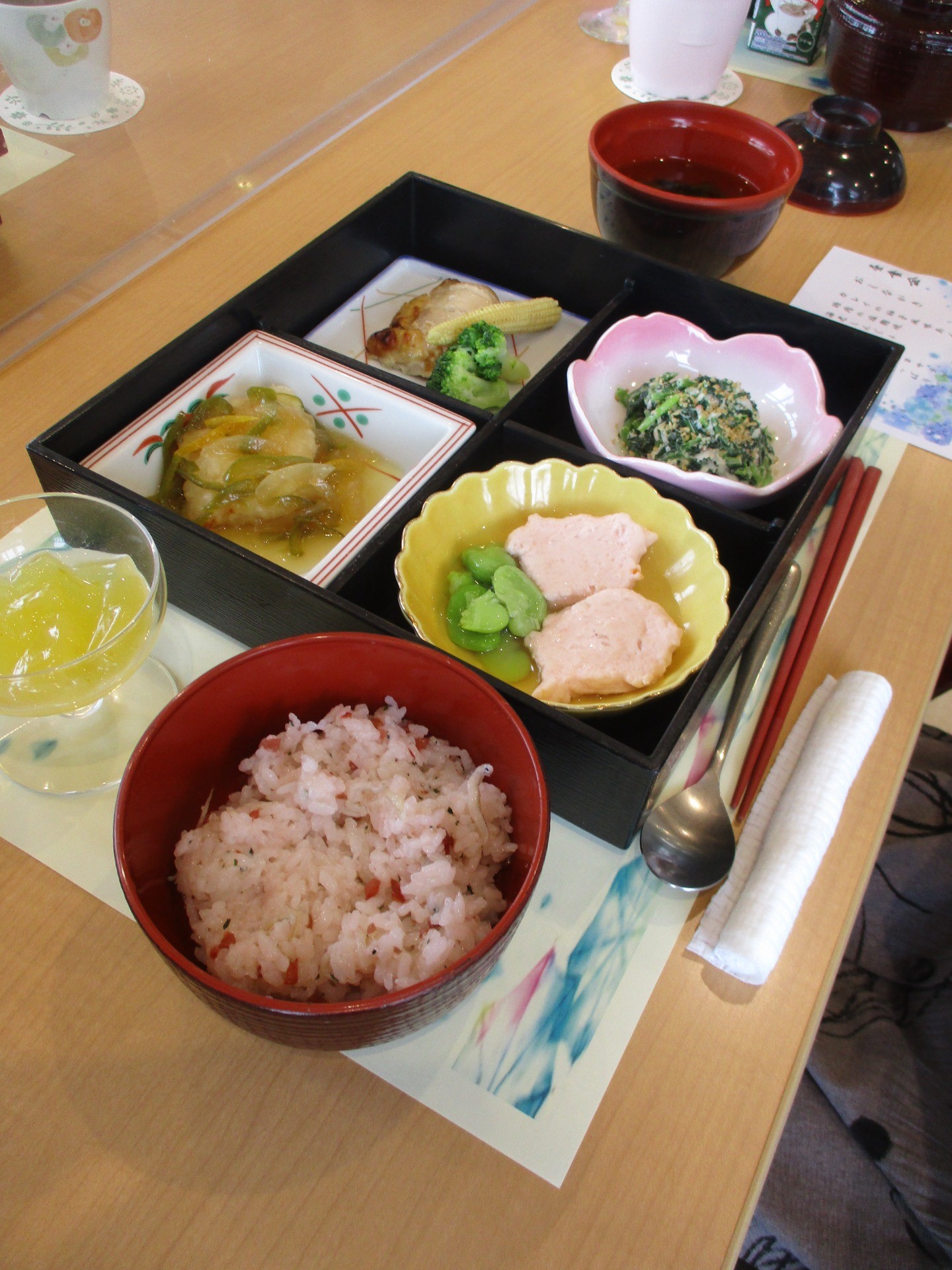 （入所）笑顔あふれる昼食会